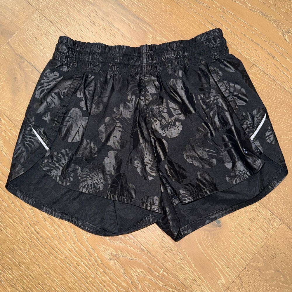 Athleta Black Jacquard Leaf-Print Athletic Shorts
